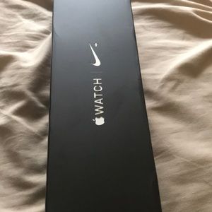 New Apple Watch Series 4 (Cellular + GPS)